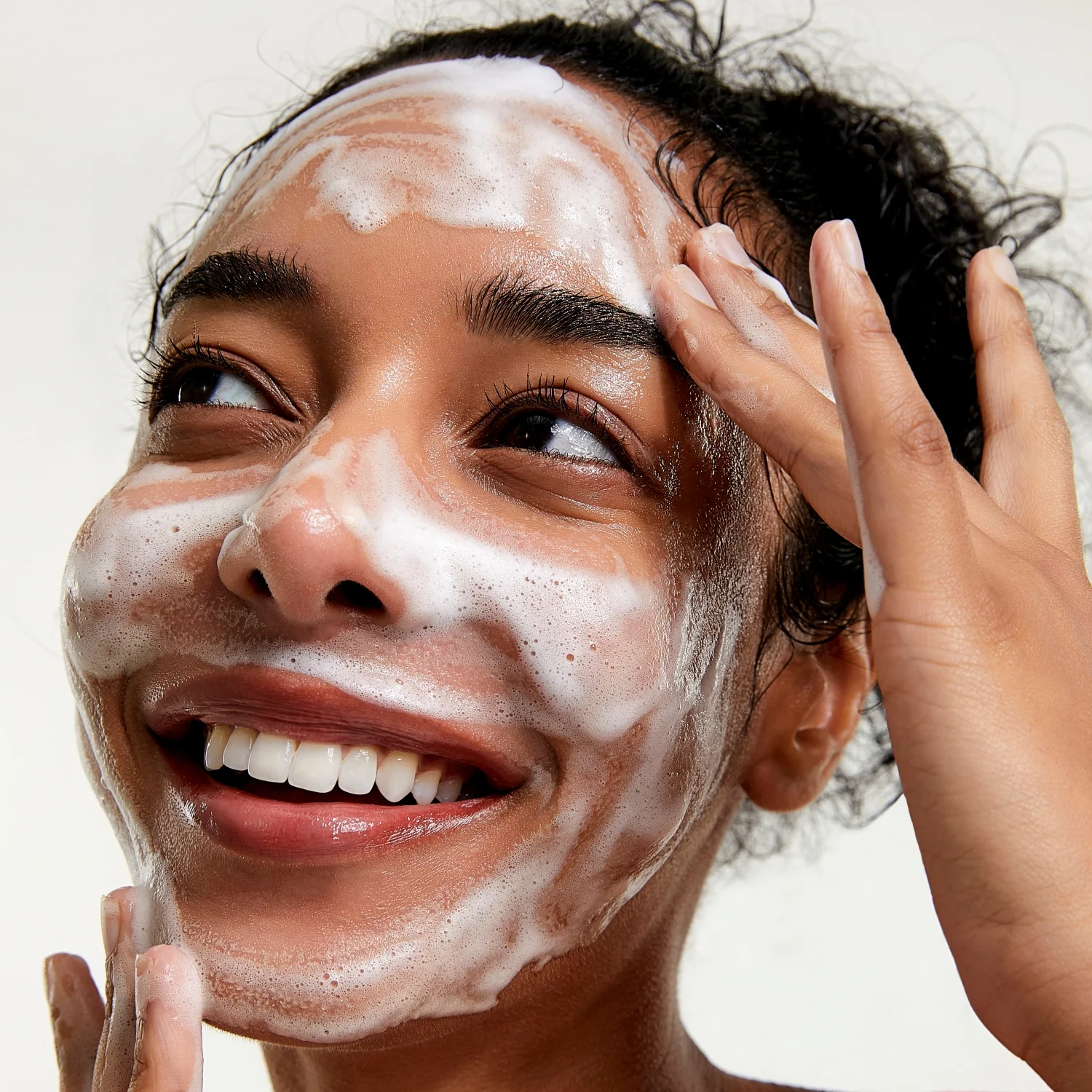 A Clearing Active BHA Facial Gel Cleanser - Image 10